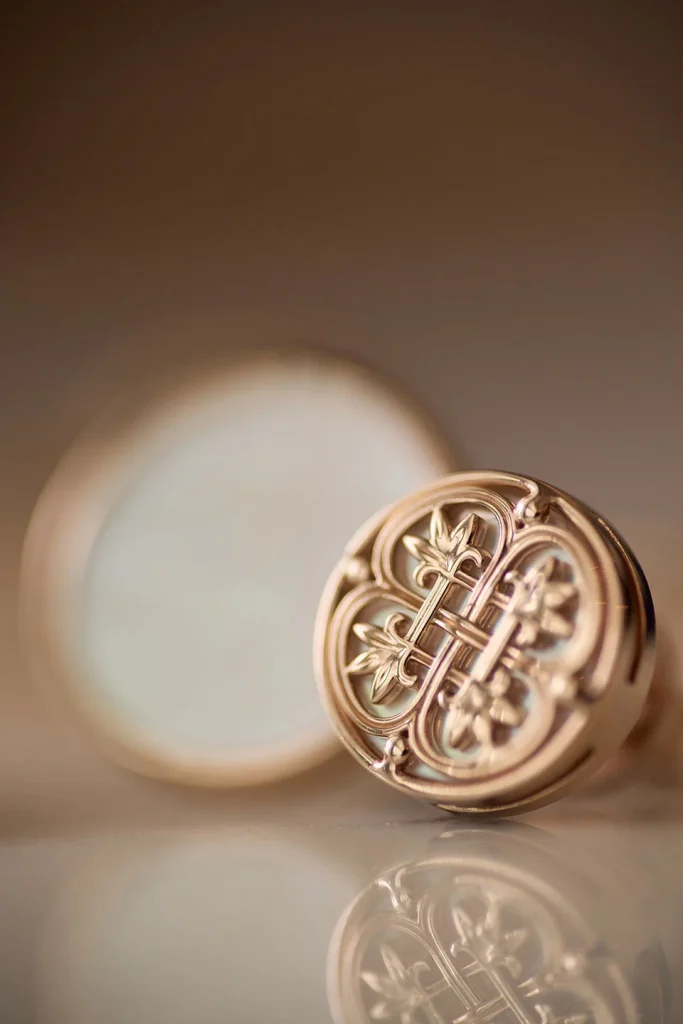 Nika medallion in rose gold and mother-of-pearl, inspired by Byzantine jewellery