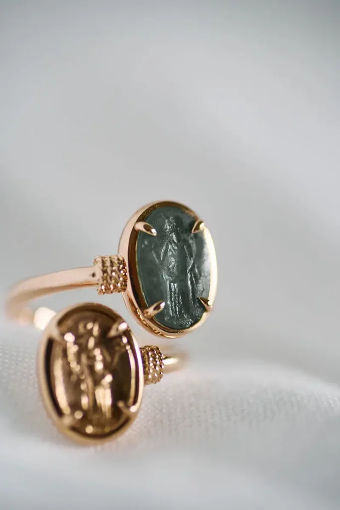 Tanit Fortuna Emerald Ring beauty image 02