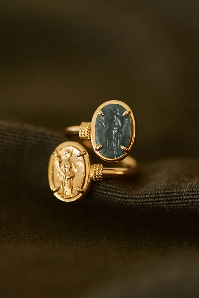 Tanit Fortuna Emerald Ring beauty image 03