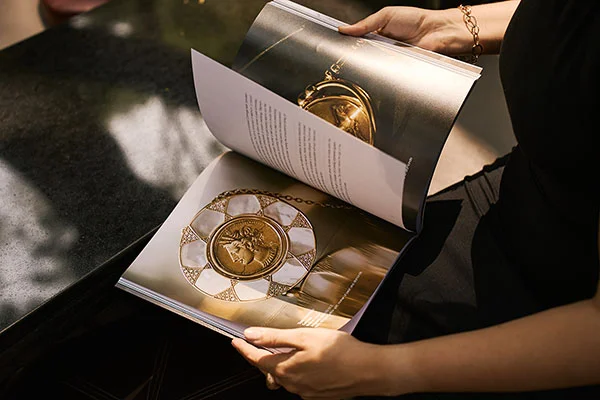 Tanit book side image 01