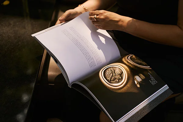 Tanit book side image 04