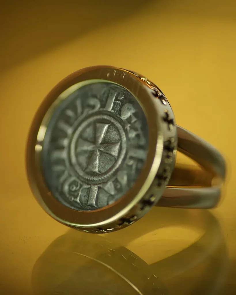 Tanit Crusader Ring portrait regular 01