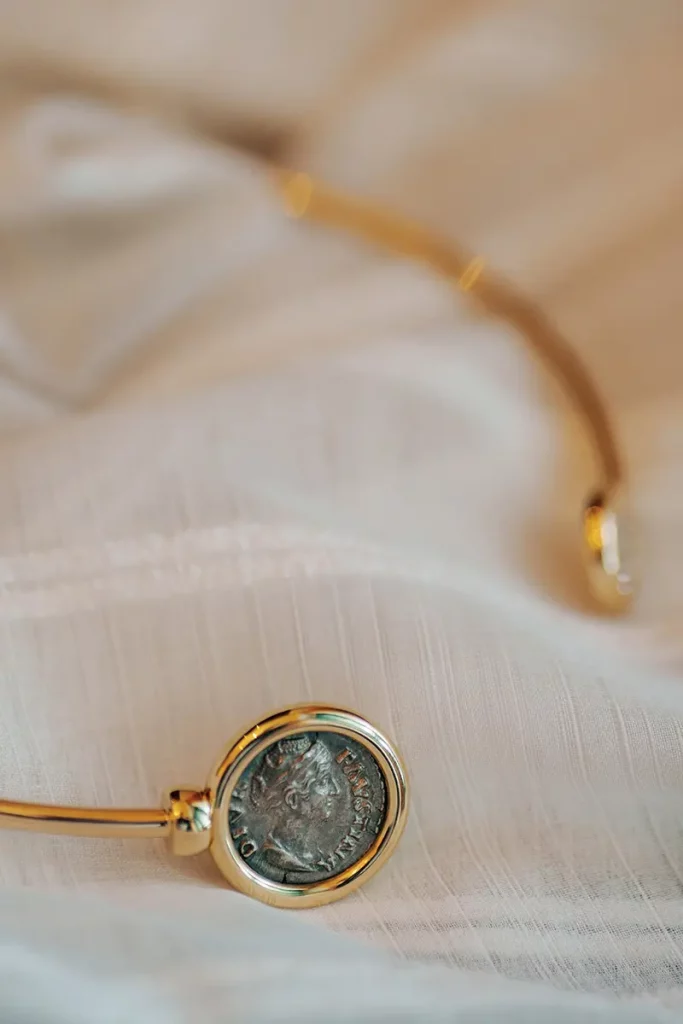 Tanit Faustina Choker beauty image 06