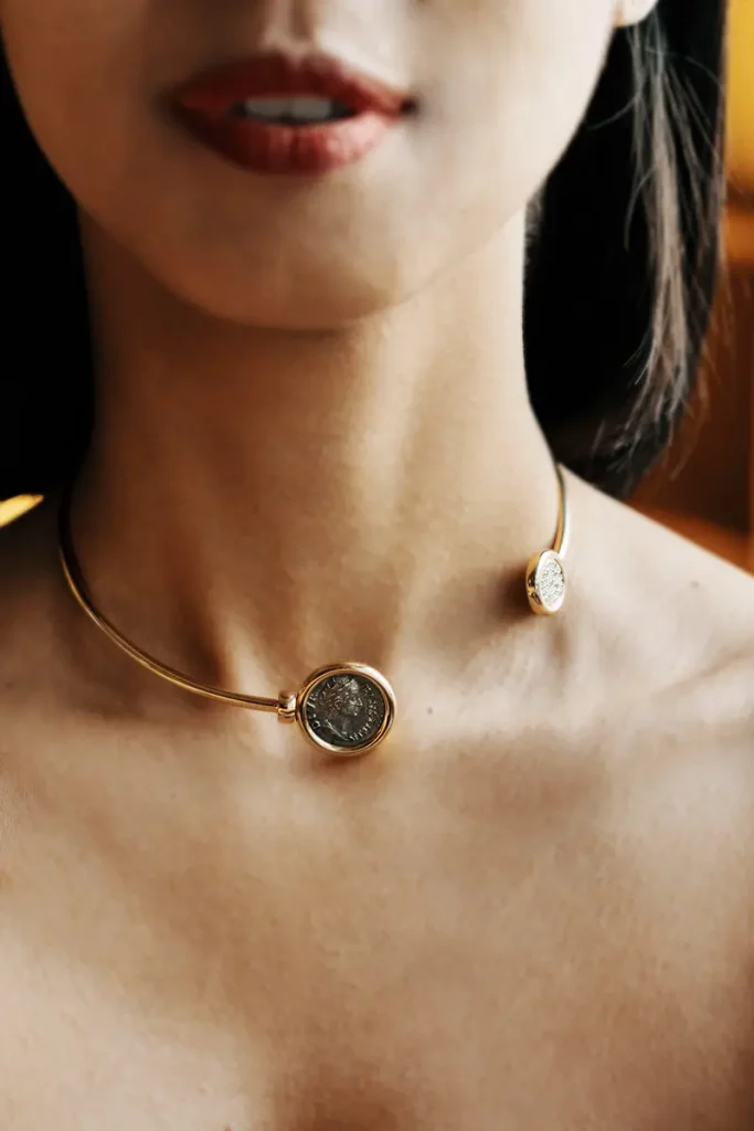 Tanit Faustina Choker beauty image 07