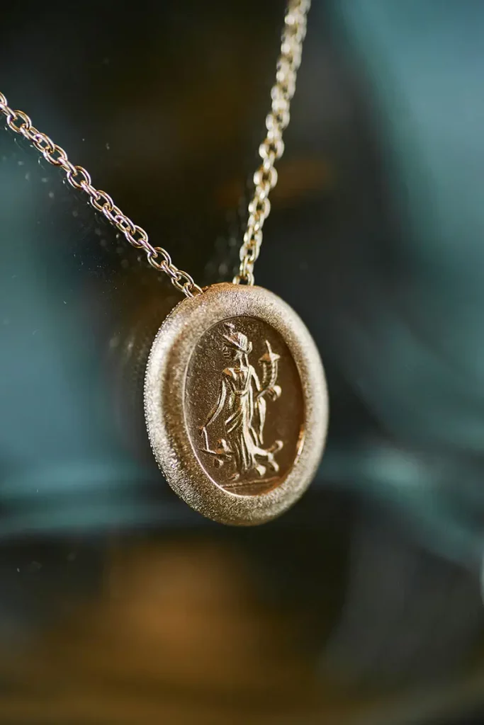 Tanit Fortuna Pendant beauty image 02