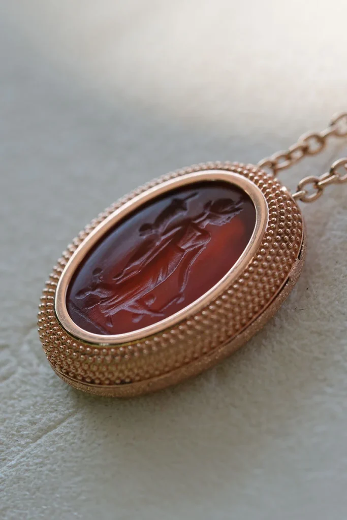 Tanit Fortuna necklace beauty image 04