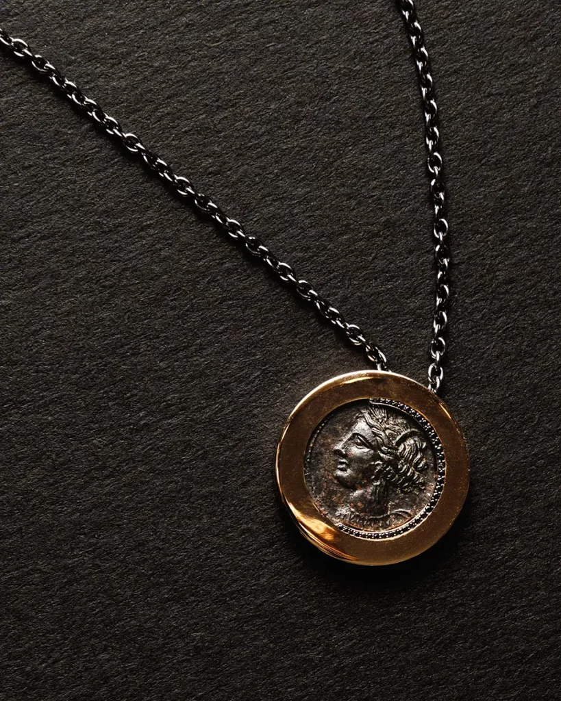 tanit necklace sasha portrait regular 01