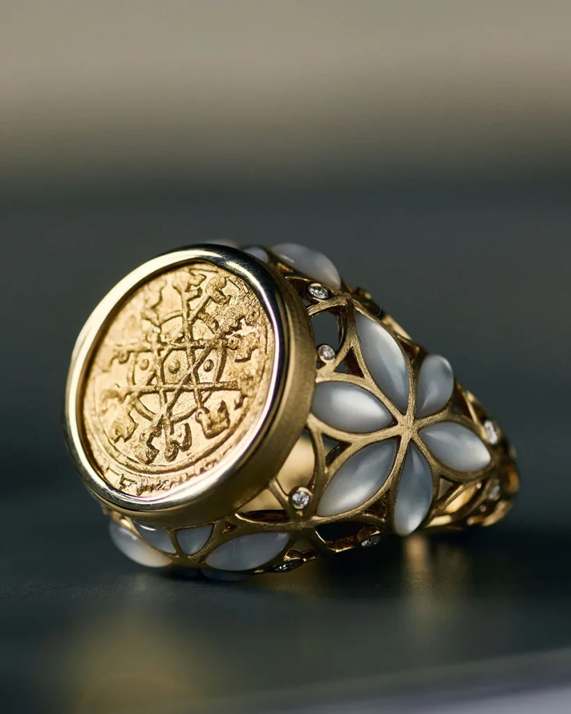 Tanit Rasad Stellate Ring Portrait regular 01